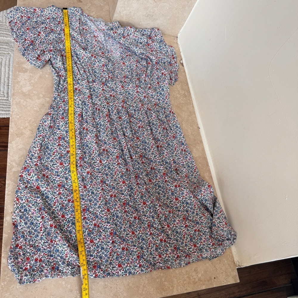LOFT Short Sleeve V Neck Multicolor Floral Fit Flare Womens Size 2 Pockets - Picture 12 of 15
